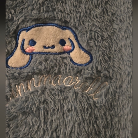 1 Cozy Blue Cinnamorroll Jacket with Heart Accents - Picture 3 of 5